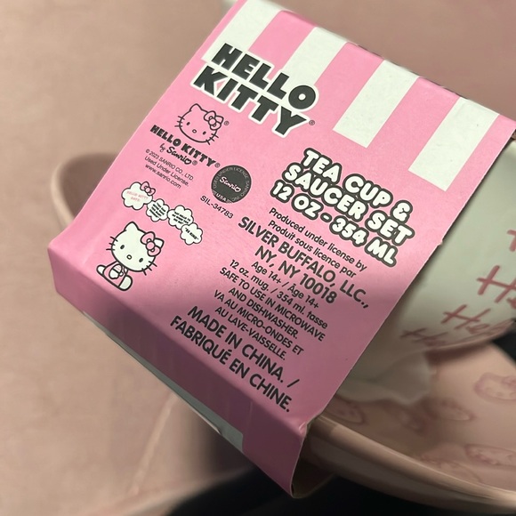 Hello Kitty tea cup & saucer set - Picture 2 of 2